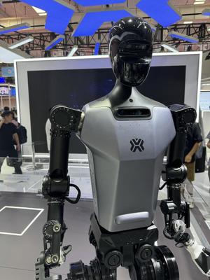 進(jìn)廠“打工”、人機(jī)共融 解碼人形機(jī)器人發(fā)展新趨勢(shì)